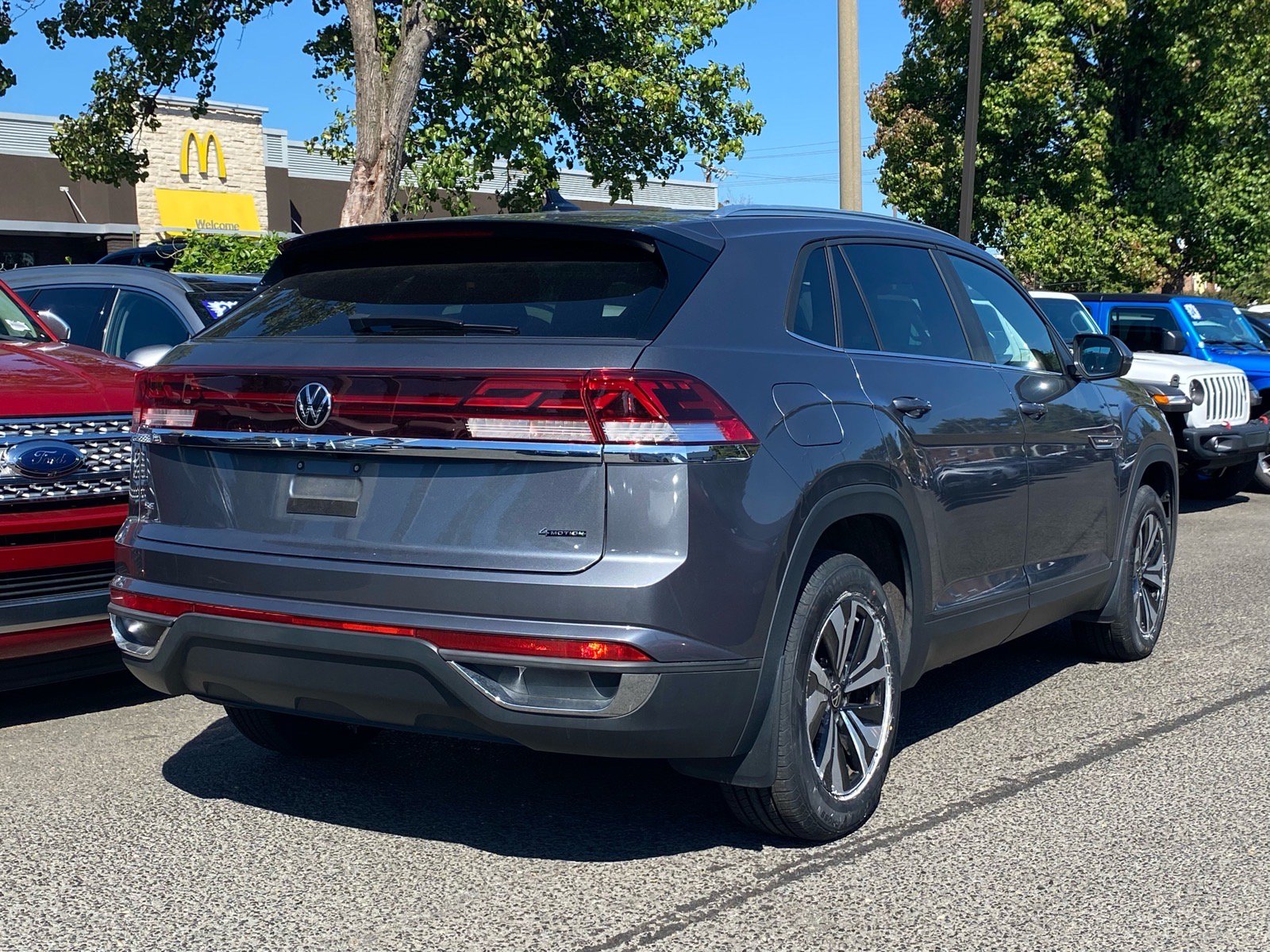 Used 2024 Volkswagen Atlas Cross Sport SE AWD/4WD image 3