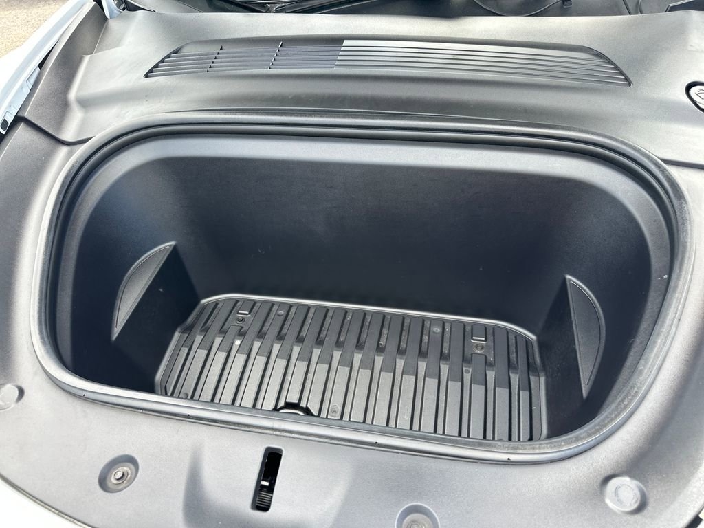 Used 2020 Tesla Model Y Long Range image 21