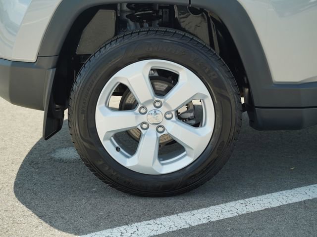 Used 2020 Jeep Compass Latitude w/ Cold Weather Group AWD/4WD image 42