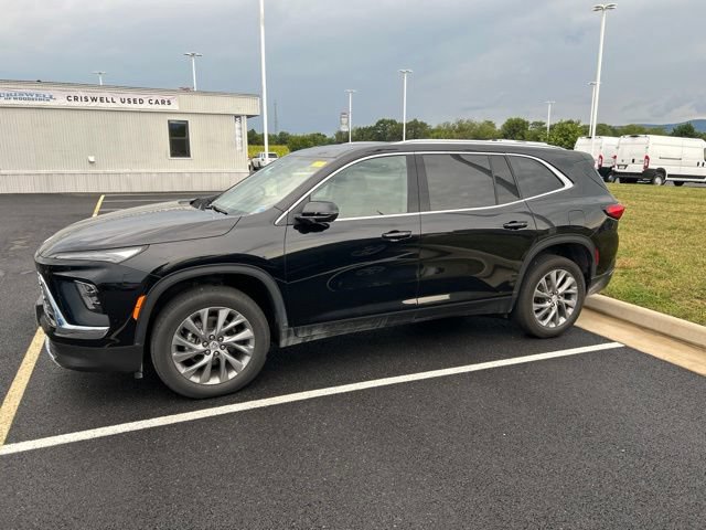 Used 2025 Buick Enclave Preferred AWD/4WD image 2