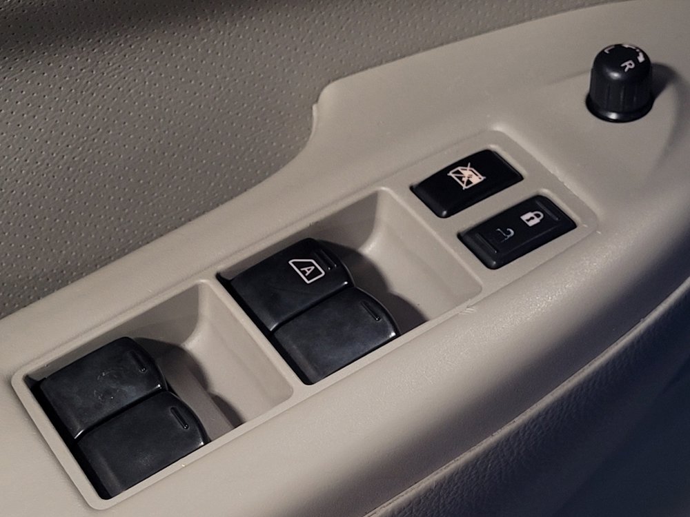 Used 2014 Nissan Quest S FWD image 27