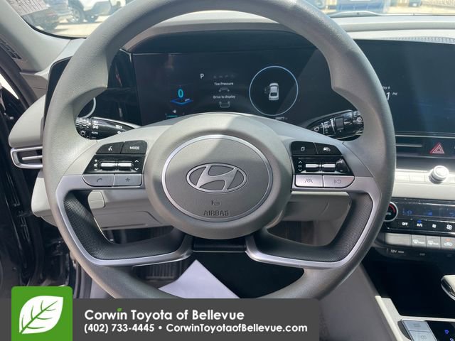 Used 2024 Hyundai Elantra SEL FWD image 22