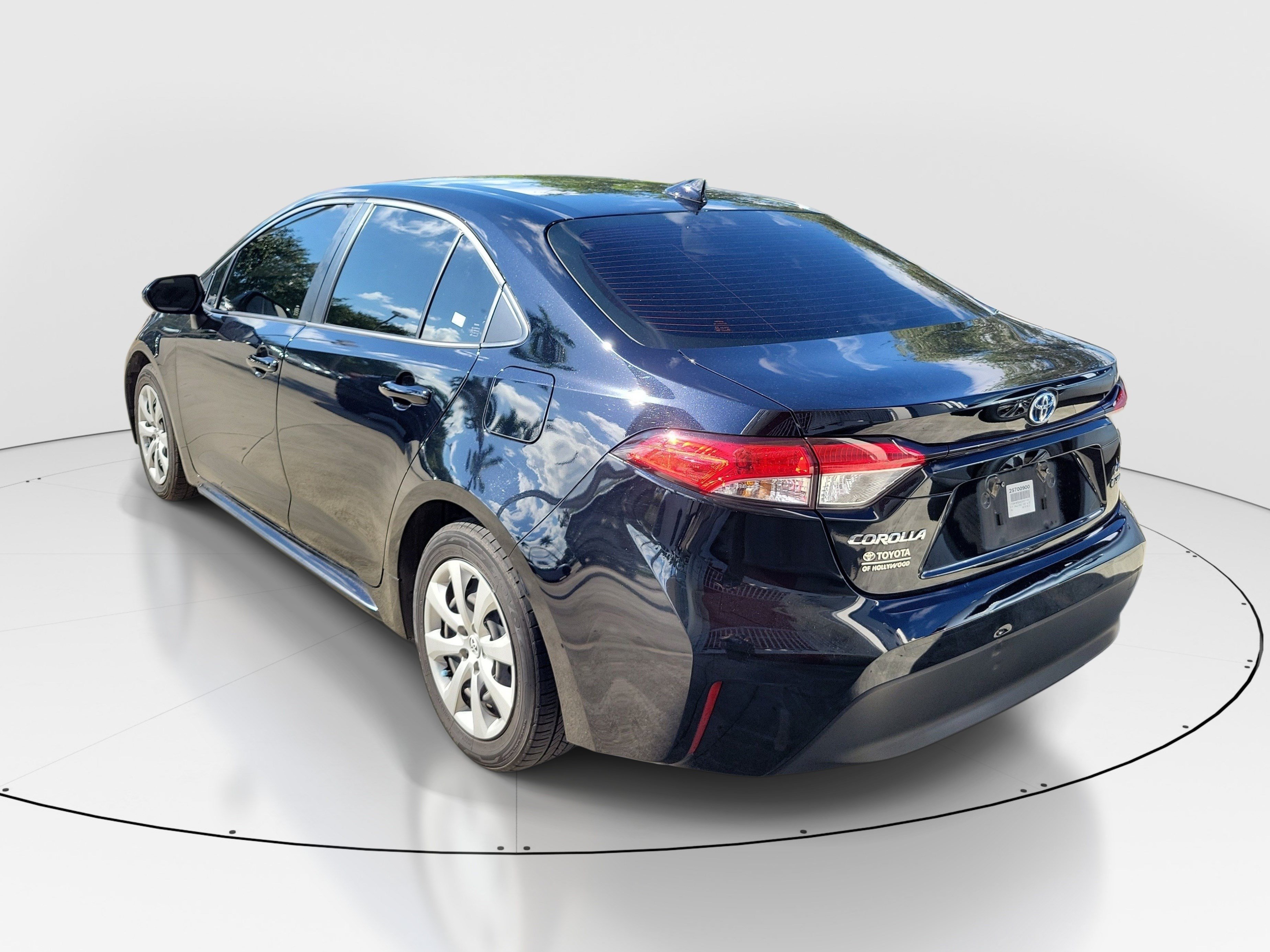 Used 2025 Toyota Corolla LE FWD image 5