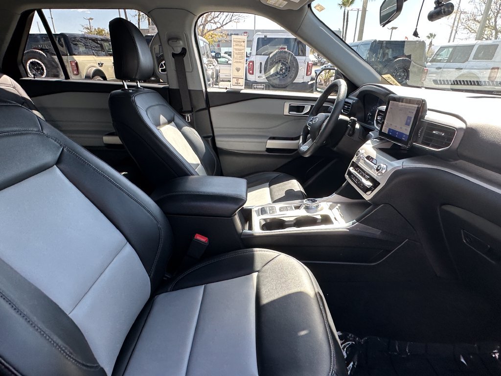 Used 2023 Ford Explorer XLT w/ Equipment Group 202A RWD image 15