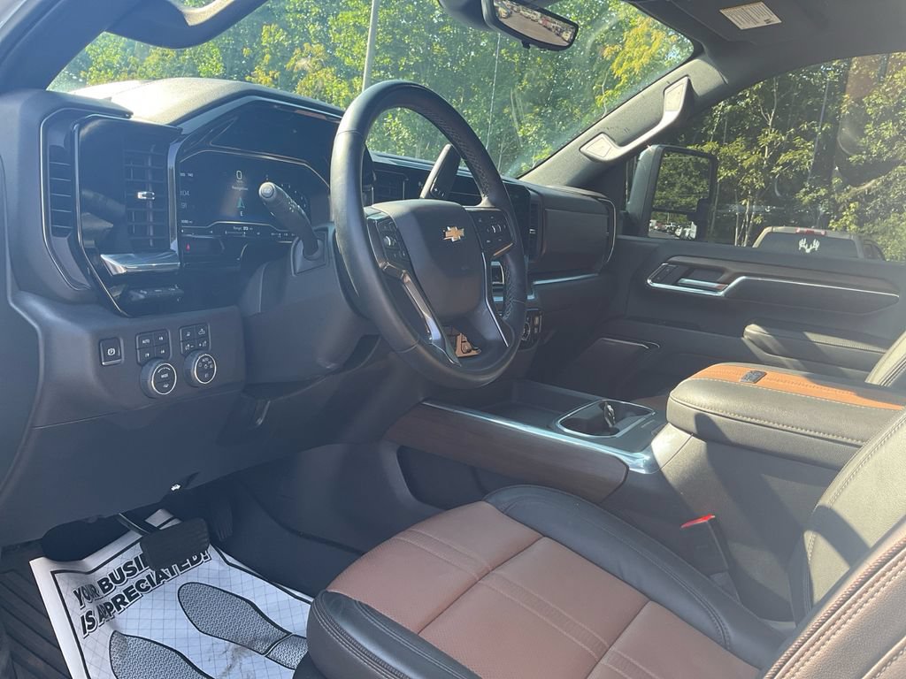 Used 2024 Chevrolet Silverado 3500 High Country w/ High Country Premium Package AWD/4WD image 15