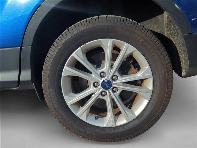 Used 2017 Ford Escape SE w/ SE Cold Weather Package AWD/4WD image 7