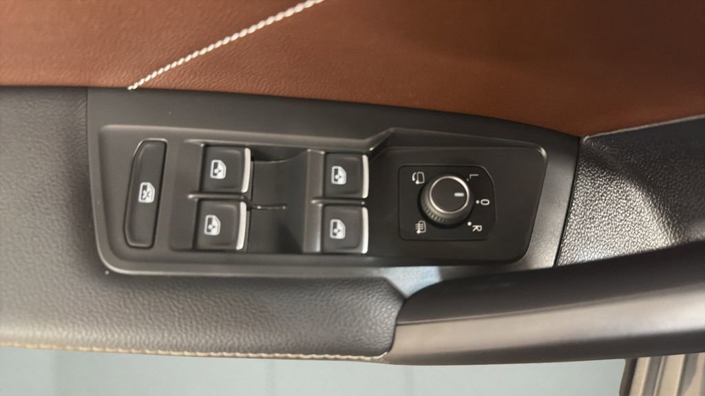 Used 2023 Volkswagen Tiguan SEL R-Line image 19