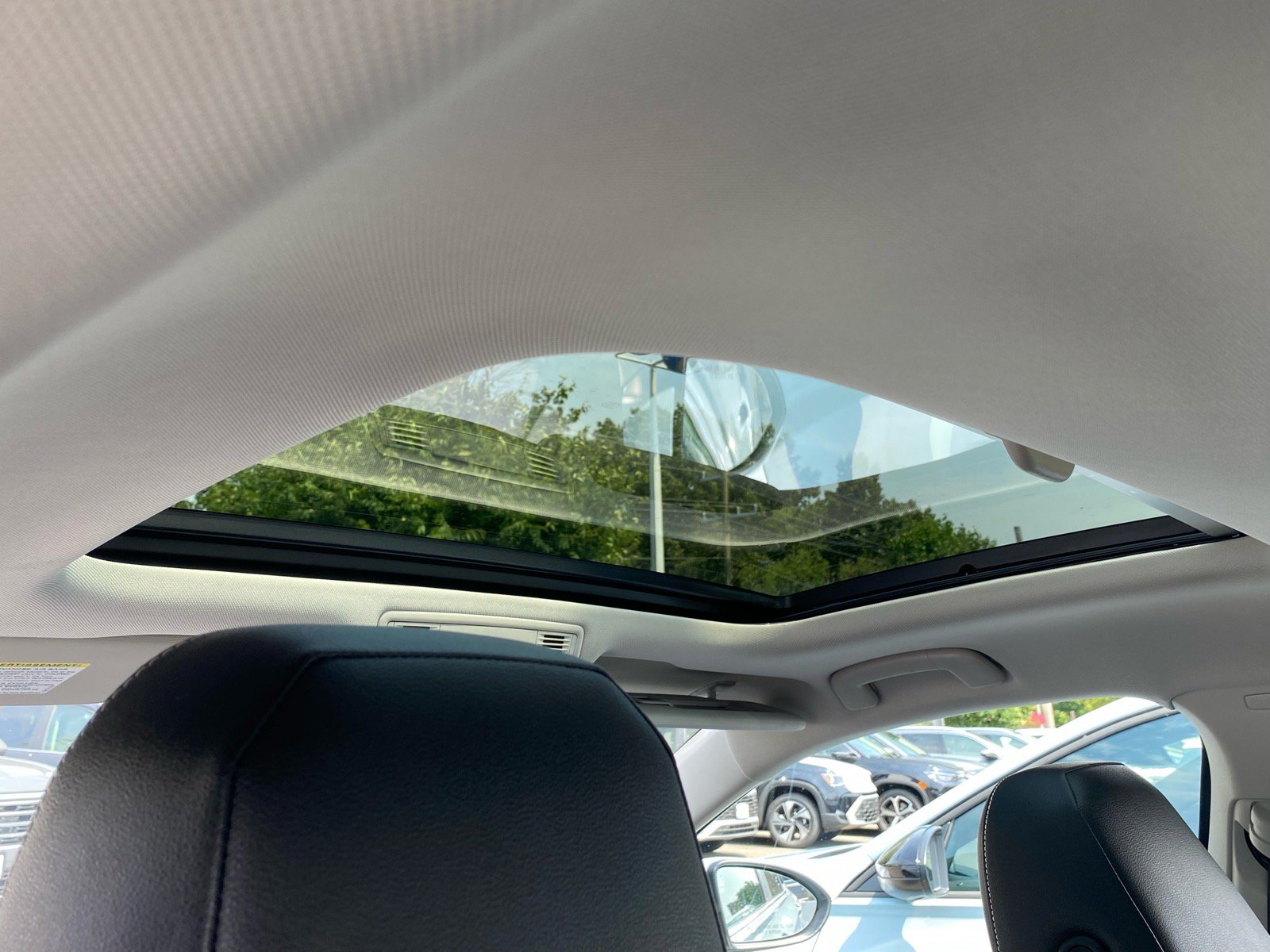 Certified 2025 Volkswagen Jetta SE w/ Sunroof Package FWD image 20