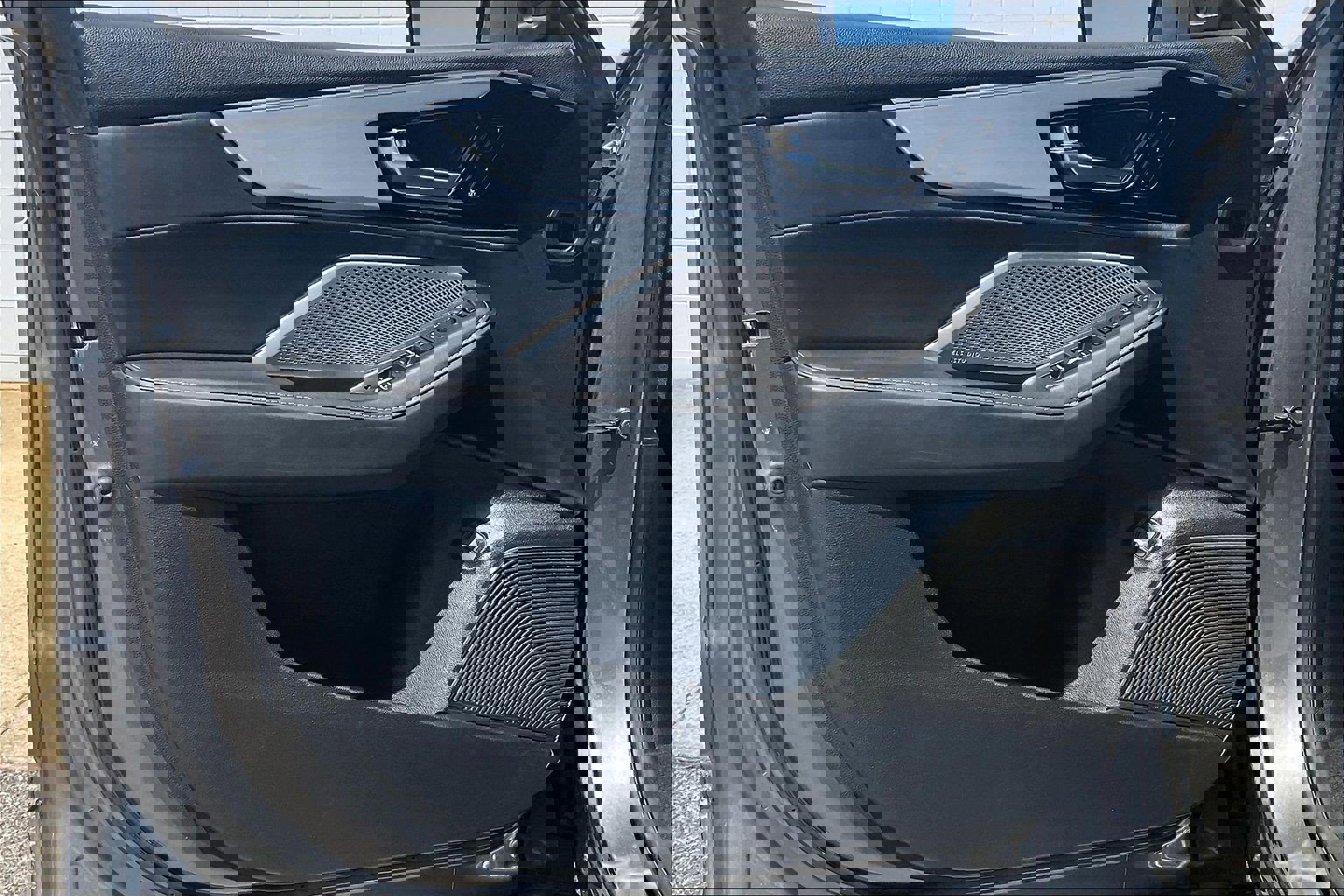 Used 2023 Acura MDX SH-AWD w/ Technology Package image 28