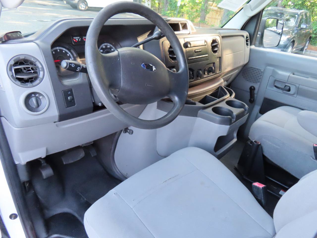 Used 2013 Ford E-250 and Econoline 250 RWD image 9