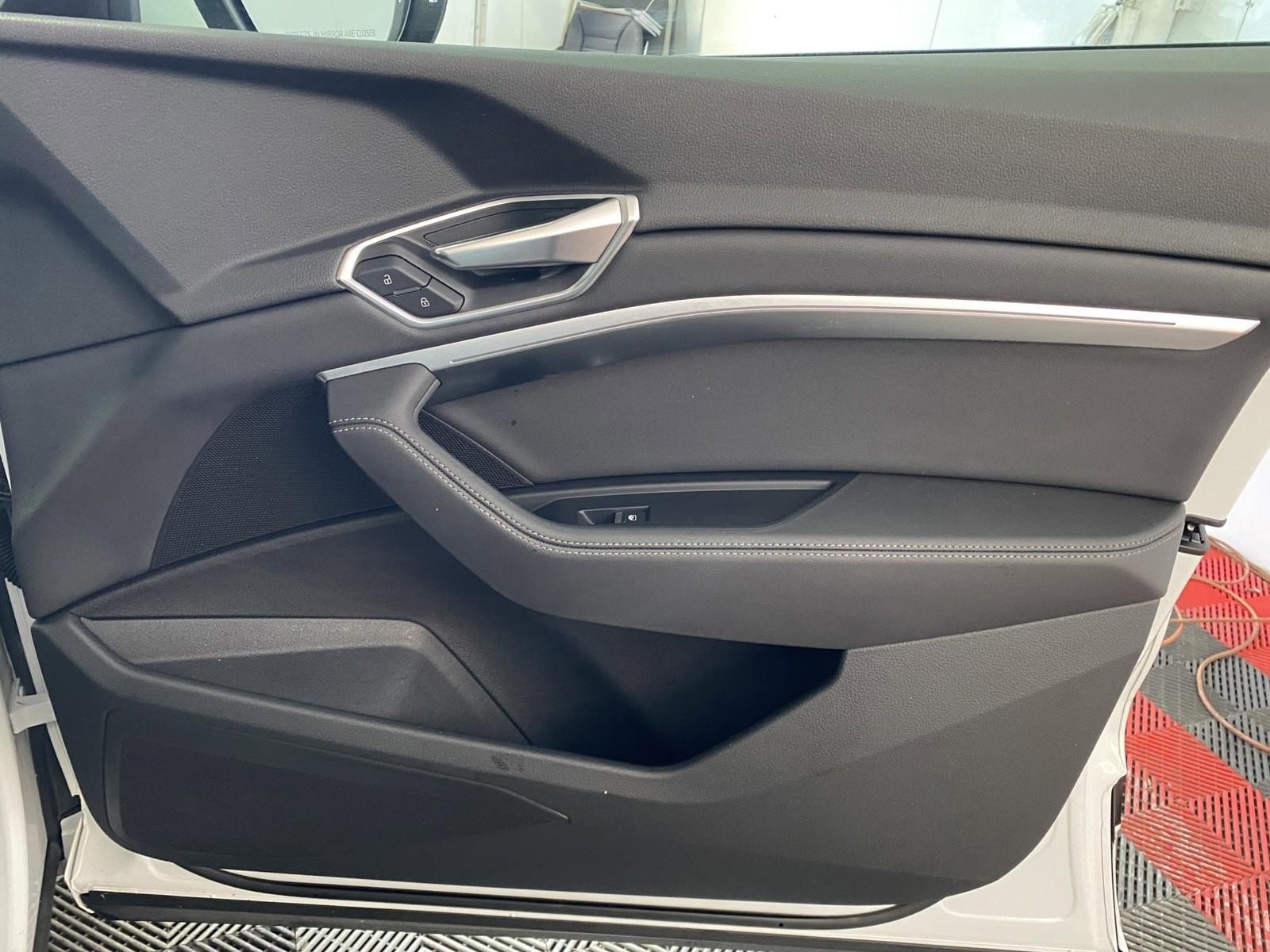 Used 2022 Audi e-tron Premium image 7