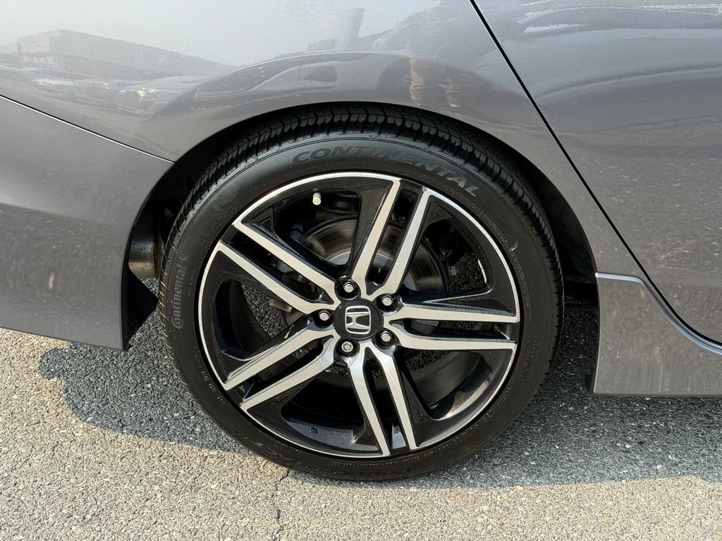 Used 2017 Honda Accord Touring image 12