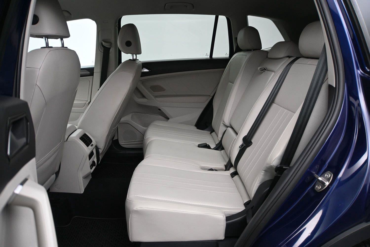 Used 2022 Volkswagen Tiguan SE AWD/4WD image 9