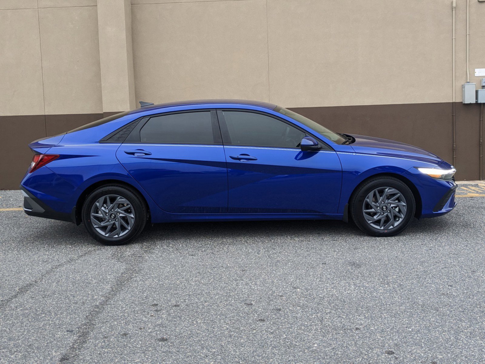 New 2025 Hyundai Elantra Sport image 3