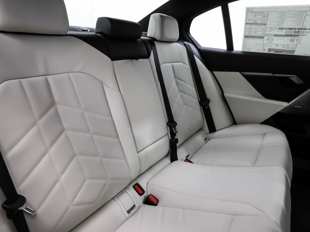 Certified 2025 BMW 530i xDrive w/ M Sport Package image 27