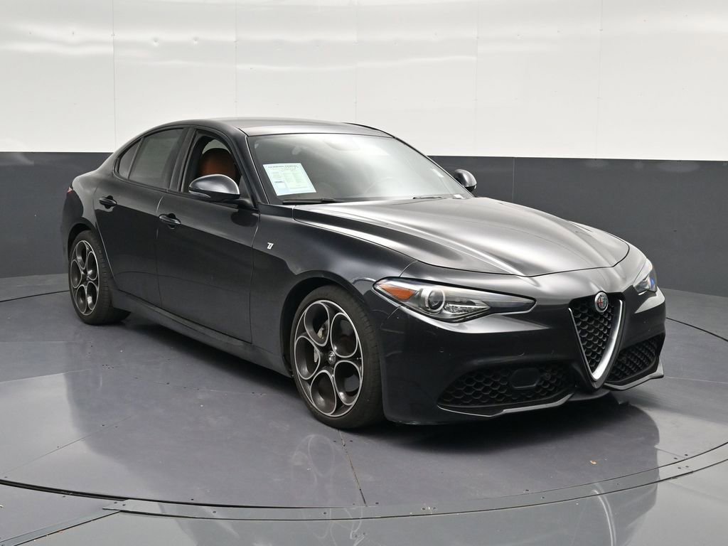 Used 2023 Alfa Romeo Giulia Ti RWD image 5