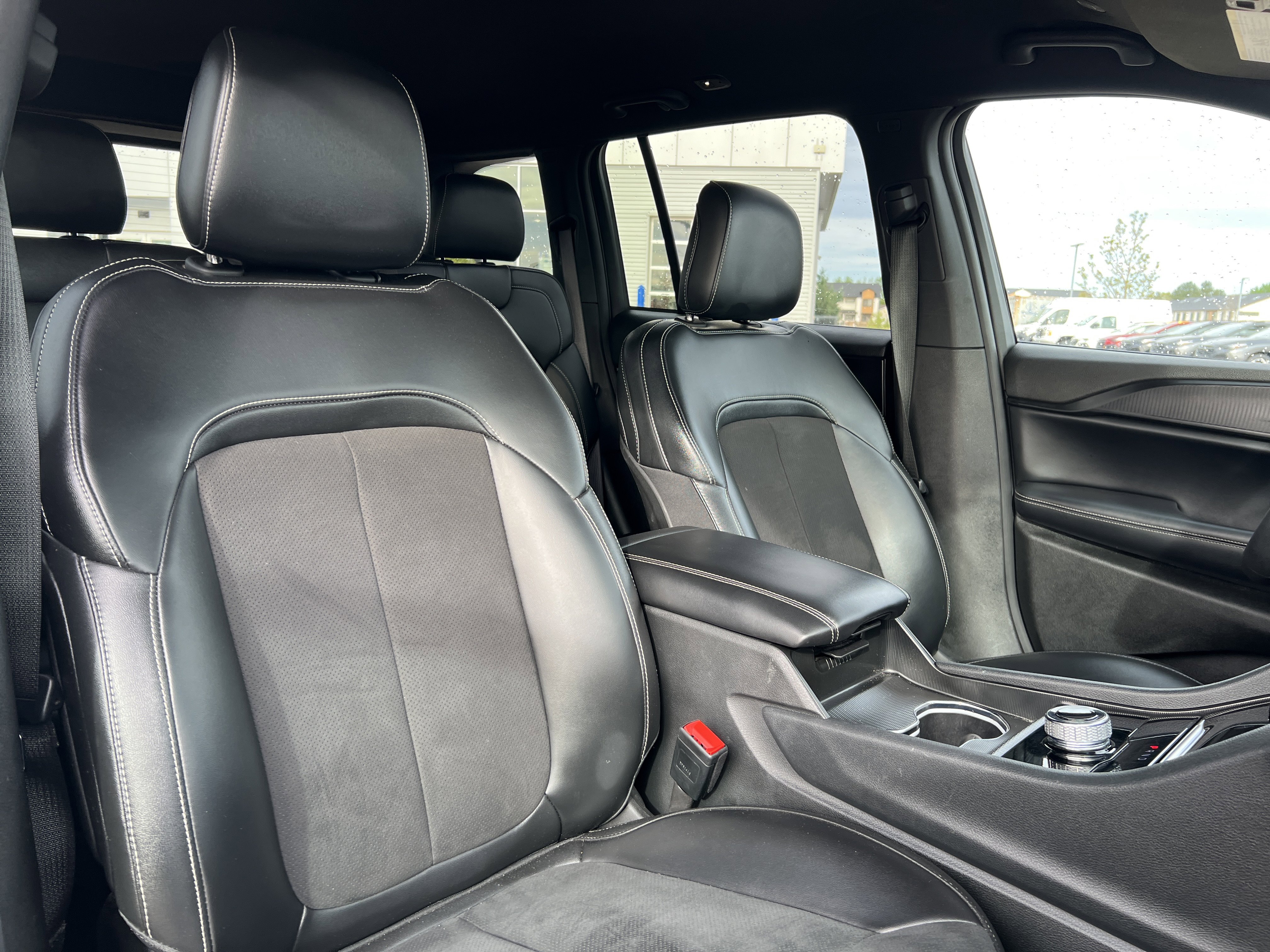 Used 2024 Jeep Grand Cherokee Altitude AWD/4WD image 14