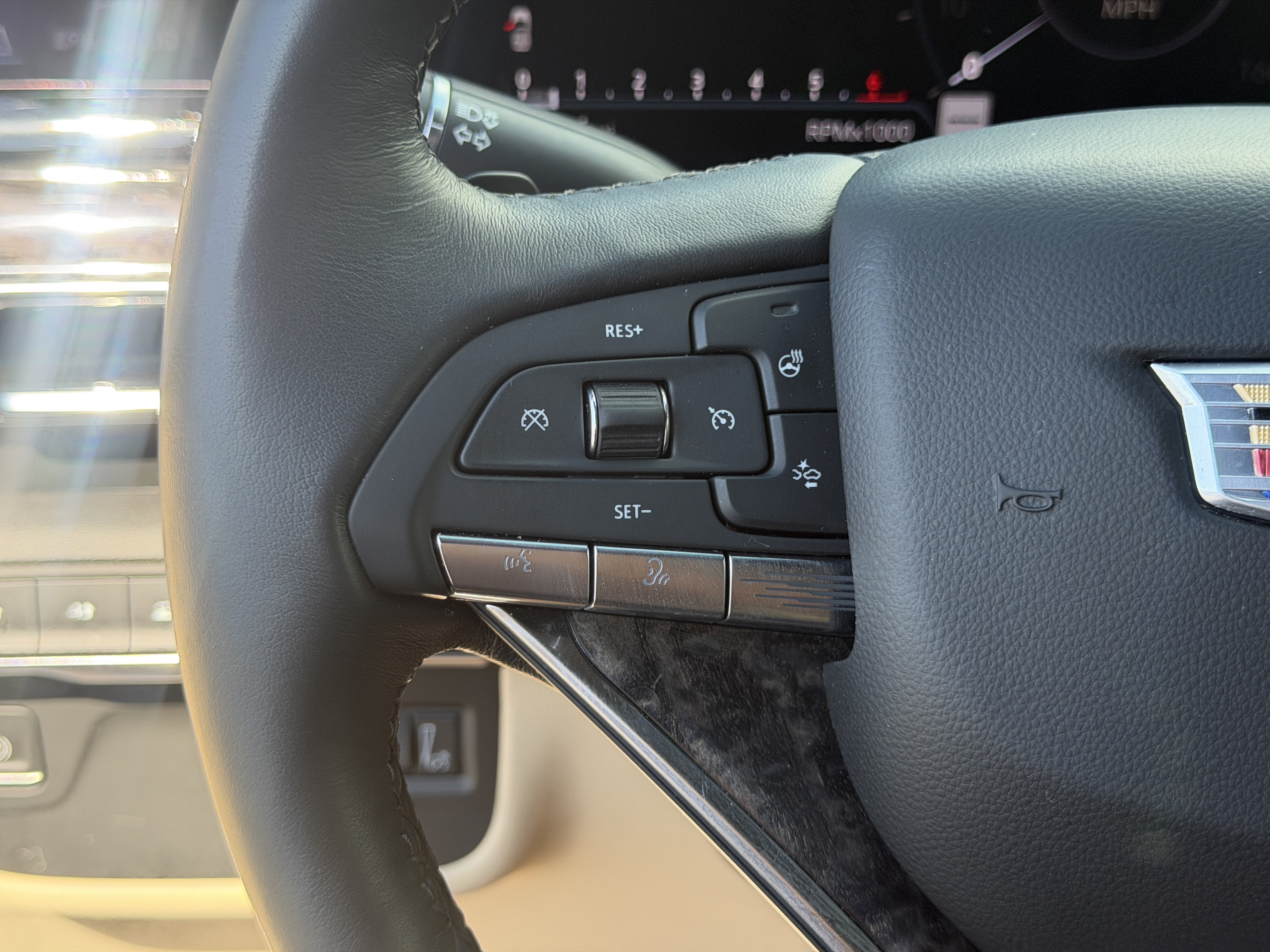 Used 2021 Cadillac Escalade Premium Luxury w/ LPO, Illumination Package AWD/4WD image 32