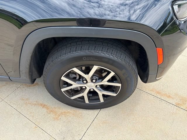 Used 2023 Jeep Grand Cherokee L Limited AWD/4WD image 9