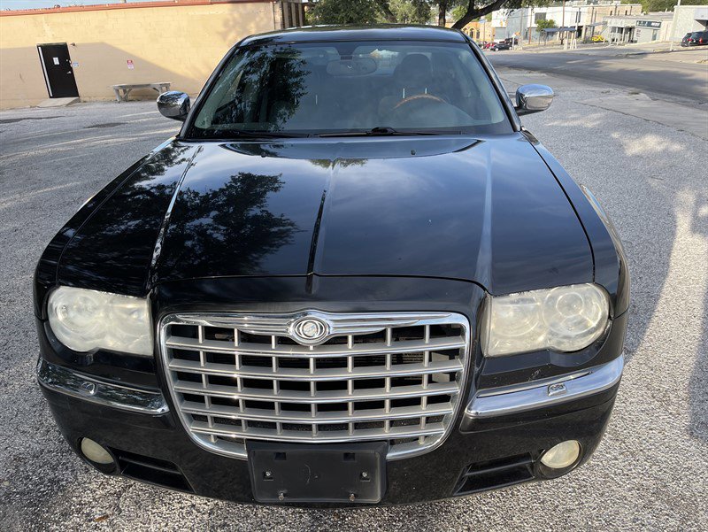 Used 2005 Chrysler 300 C w/ Protection Group II image 4