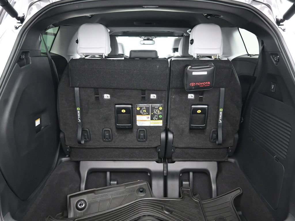 Certified 2026 Toyota Sienna XSE image 33