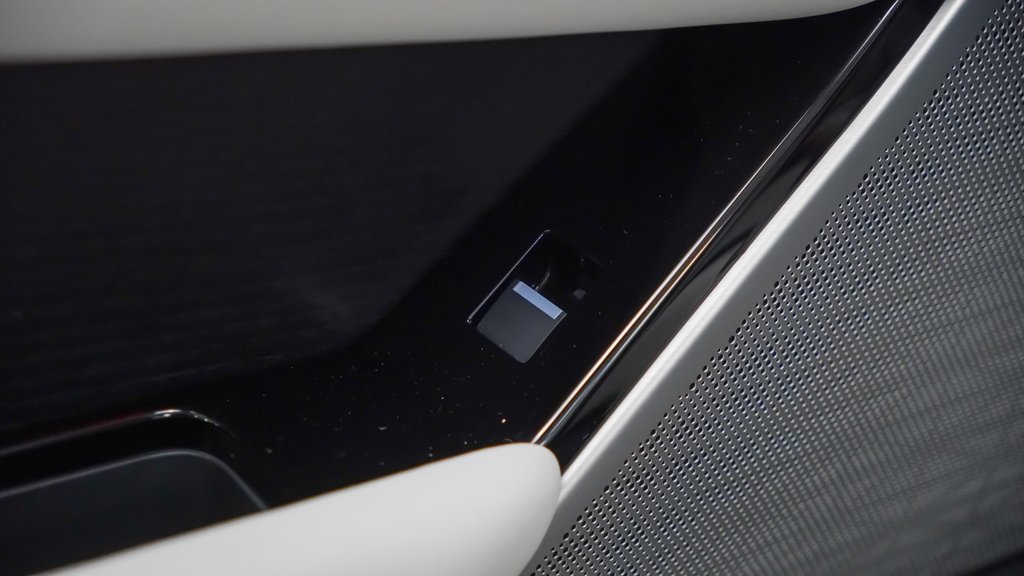 Used 2022 Land Rover Range Rover Velar R-Dynamic S image 16