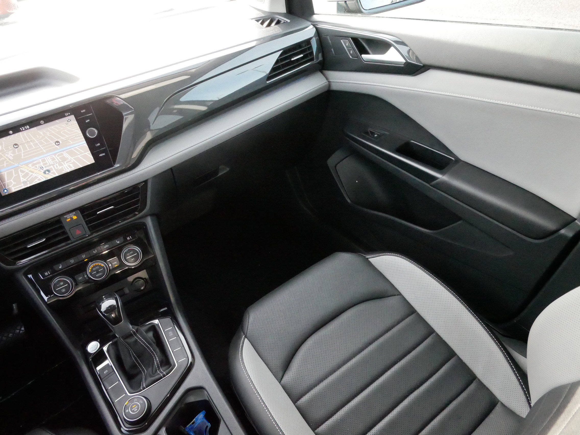 Certified 2023 Volkswagen Taos SEL image 11