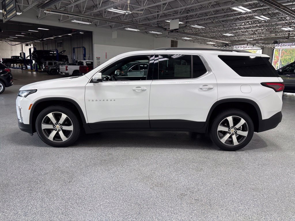 Used 2023 Chevrolet Traverse LT w/ LT Premium Package AWD/4WD image 4
