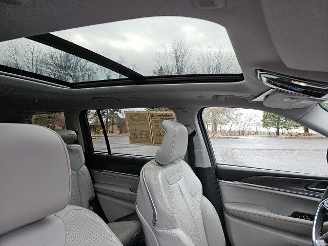 Used 2023 Jeep Grand Cherokee L Overland w/ Luxury Tech Group IV image 13