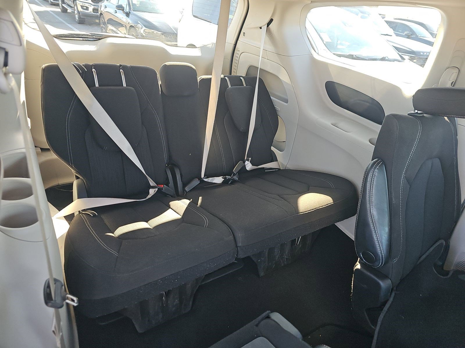 Used 2023 Chrysler Voyager LX image 15