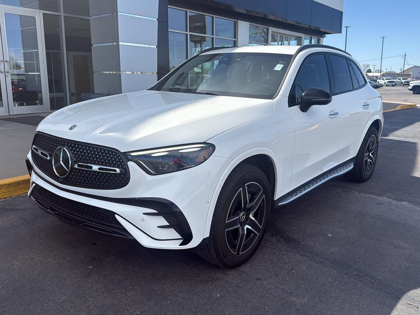 Used 2025 Mercedes-Benz GLC 300 4MATIC image 9