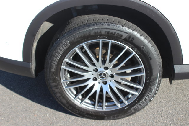 Used 2025 Mercedes-Benz GLC 300 4MATIC image 38