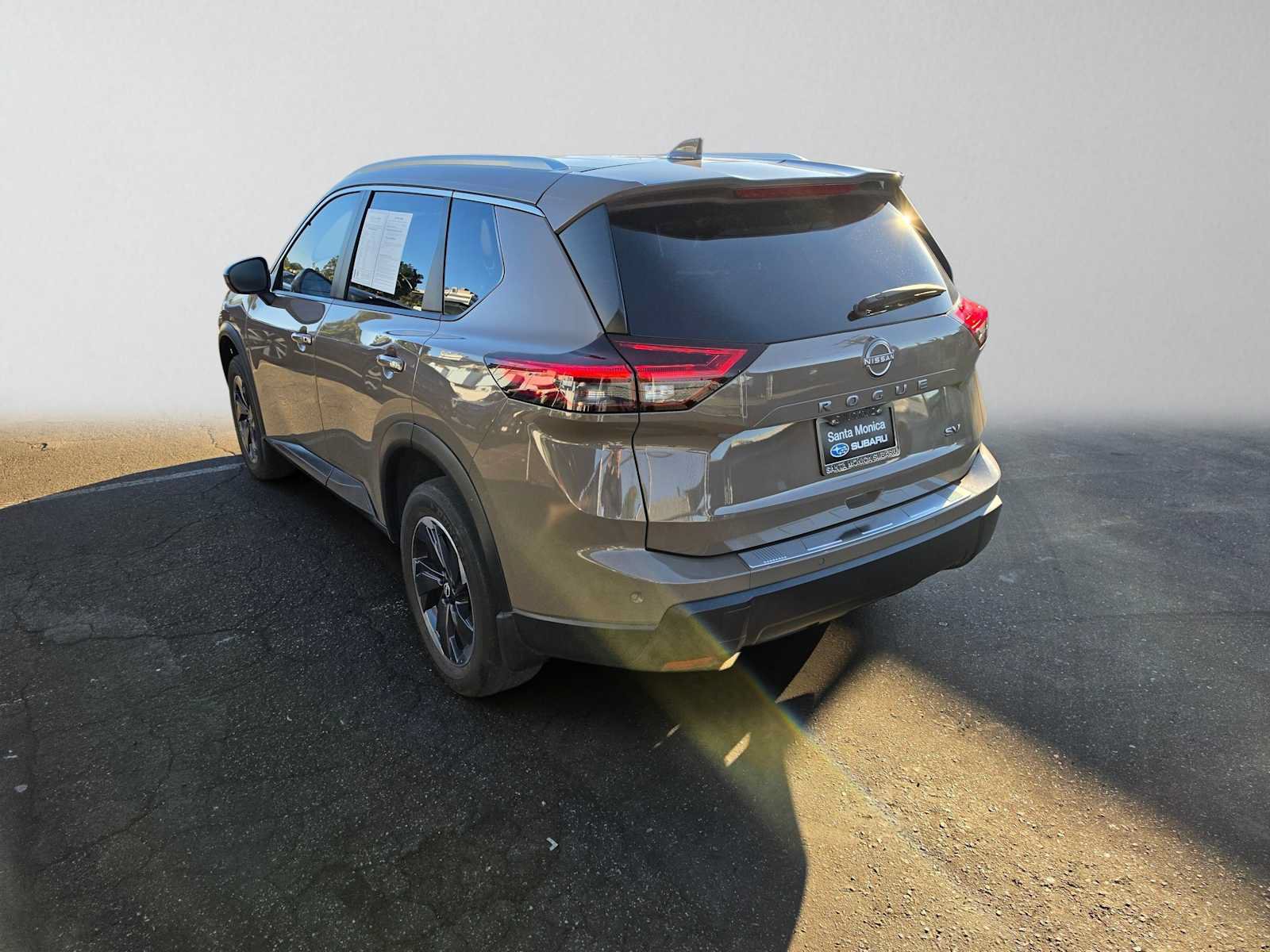 Used 2024 Nissan Rogue SV w/ SV Premium Package FWD image 5
