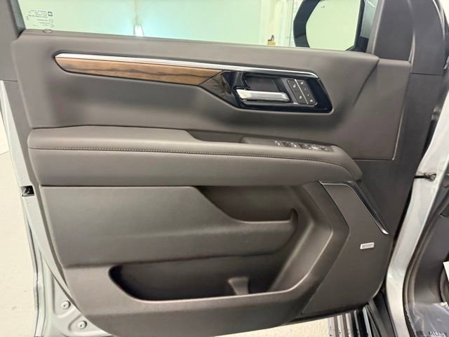 New 2026 Chevrolet Suburban High Country AWD/4WD image 12