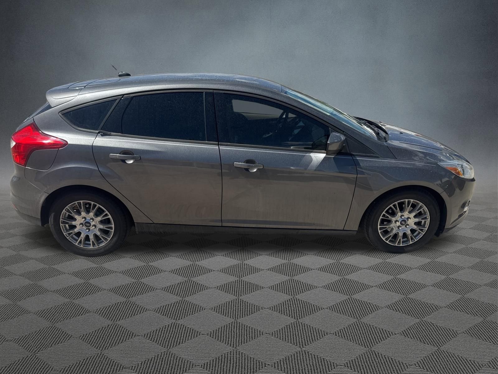Used 2012 Ford Focus SE image 2