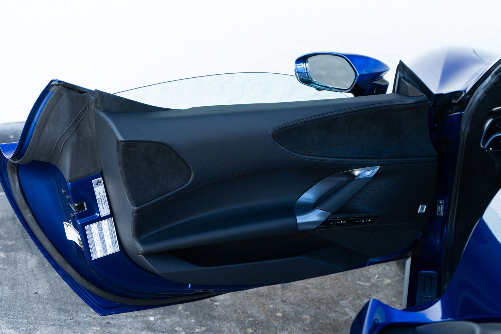 Used 2025 Ferrari SF90 Spider image 25