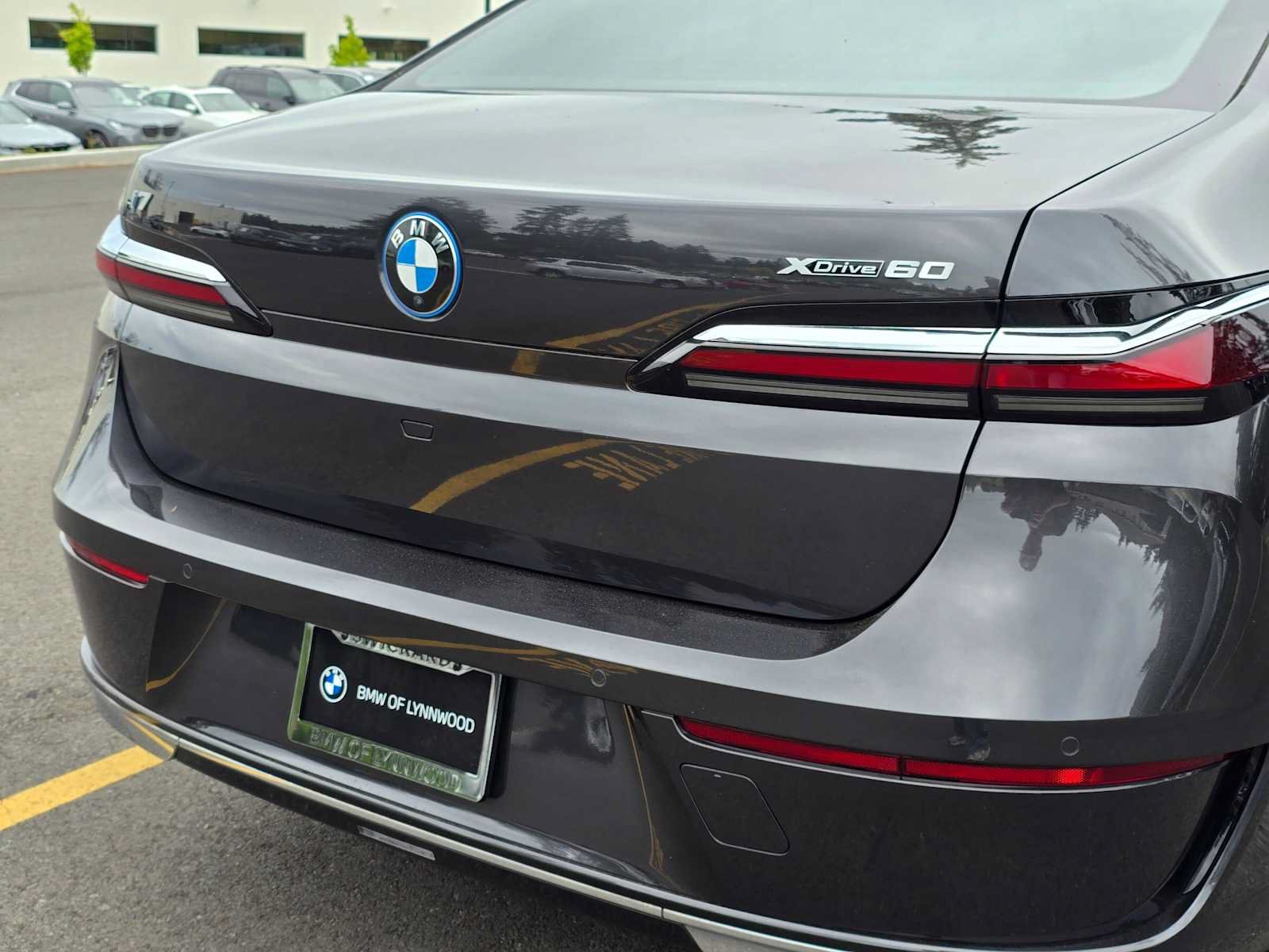 Used 2023 BMW i7 xDrive60 AWD/4WD image 13