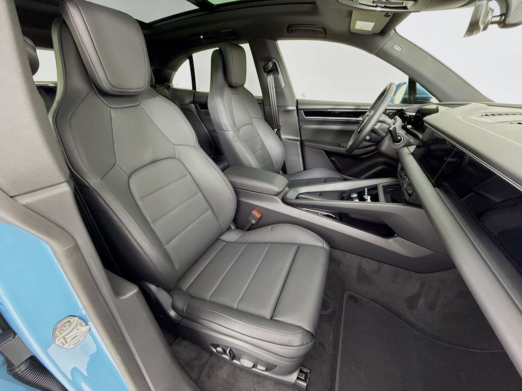 New 2026 Porsche Macan Electric RWD image 31