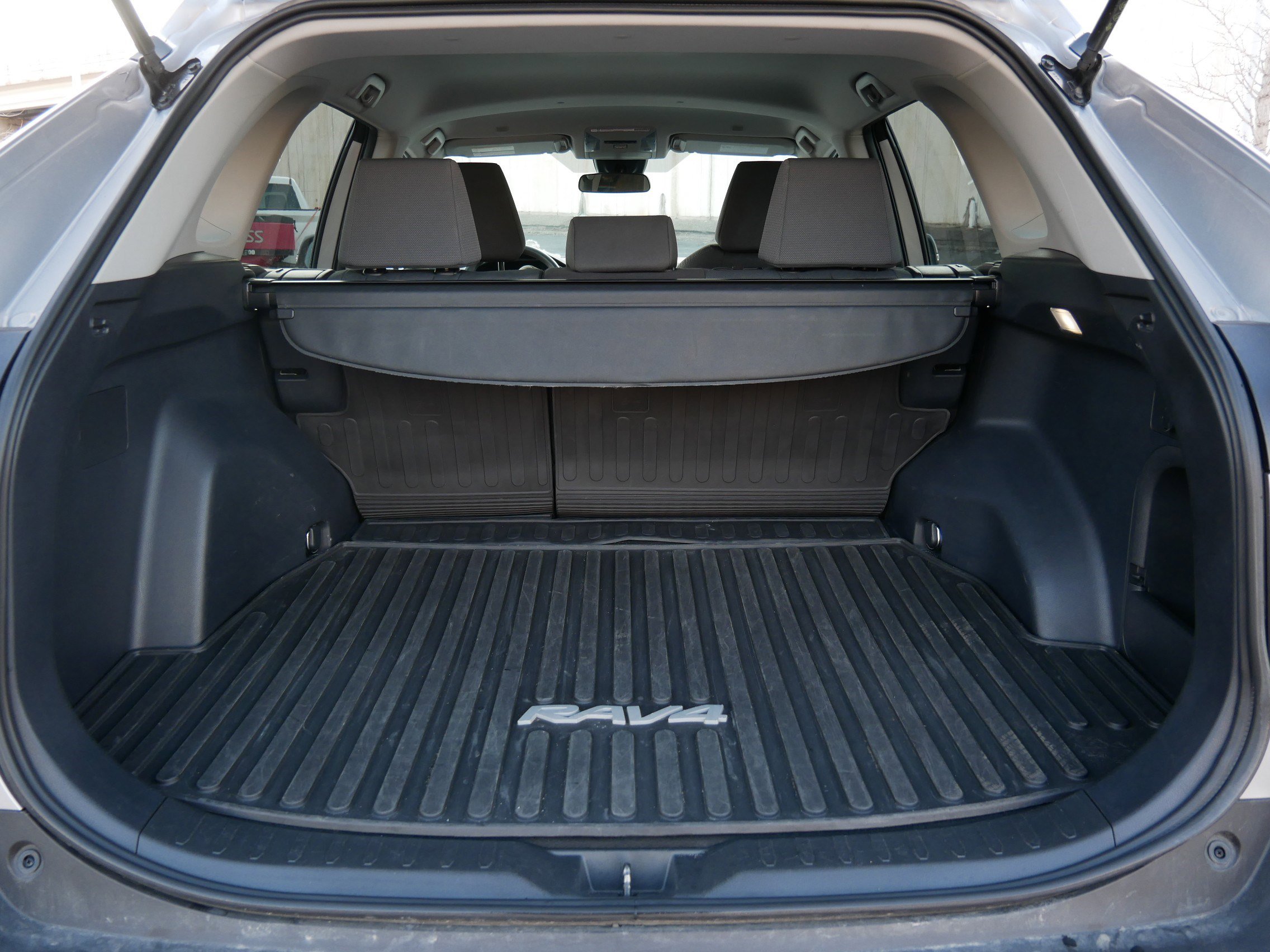 Used 2025 Toyota RAV4 XLE image 18