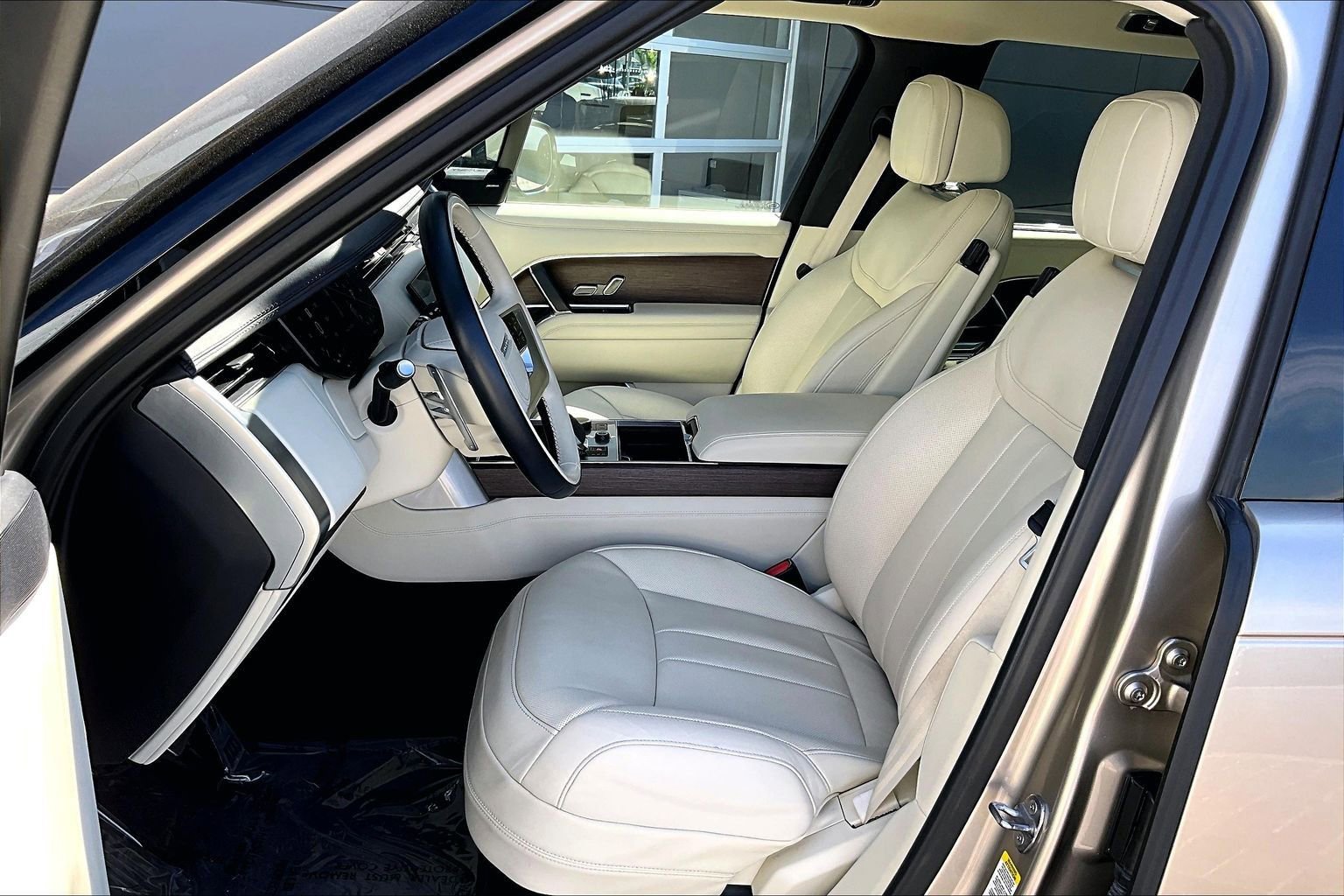 Certified 2023 Land Rover Range Rover SE AWD/4WD image 25