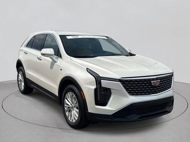 Certified 2024 Cadillac XT4 Luxury w/ Cold Weather Package AWD/4WD image 3
