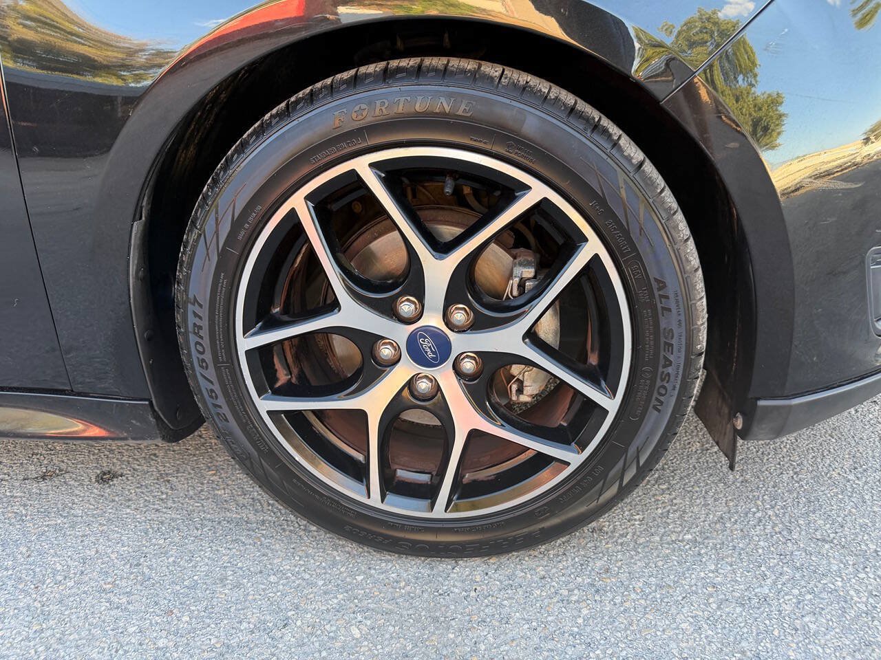 Used 2015 Ford Focus SE w/ SE Sport Package FWD image 13