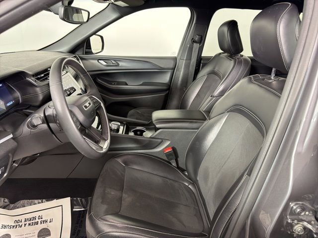 Used 2024 Jeep Grand Cherokee L Laredo AWD/4WD image 21