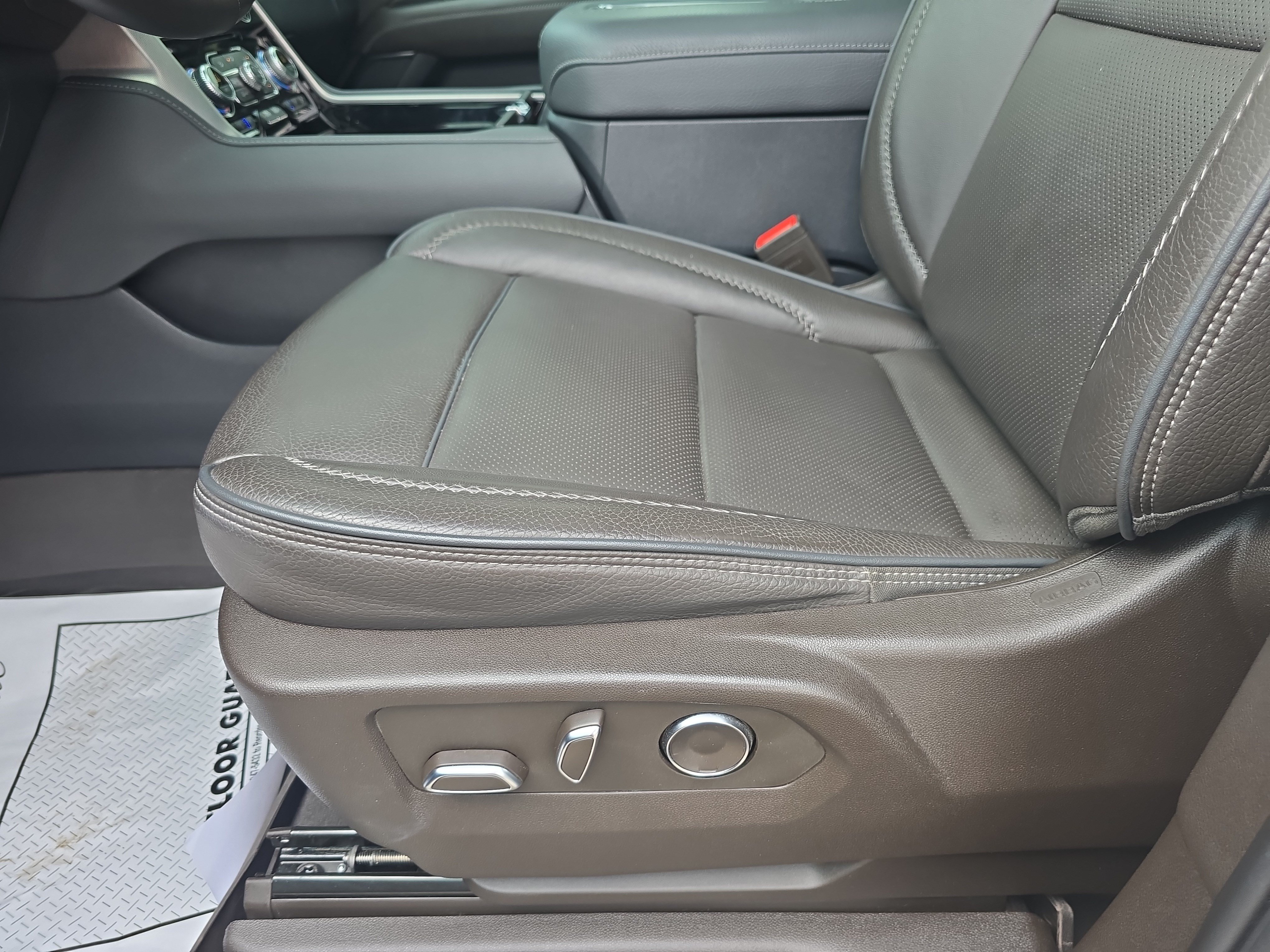Used 2023 GMC Yukon Denali AWD/4WD image 30