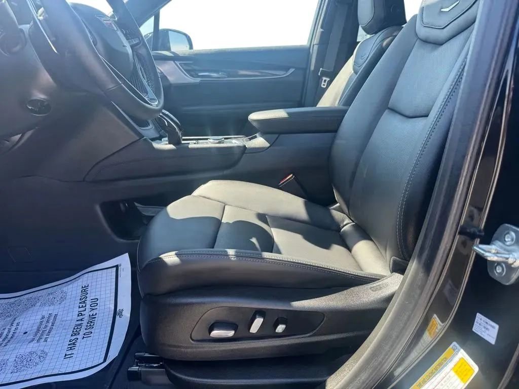 Used 2025 Cadillac XT6 Sport w/ Technology Package AWD/4WD image 9