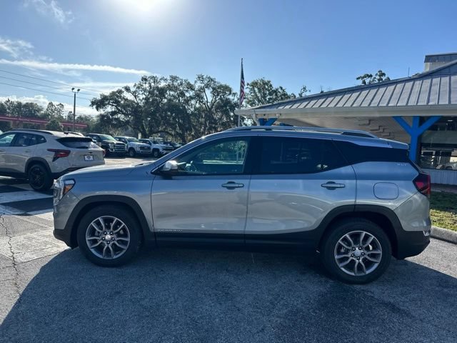 Used 2024 GMC Terrain SLT FWD image 2