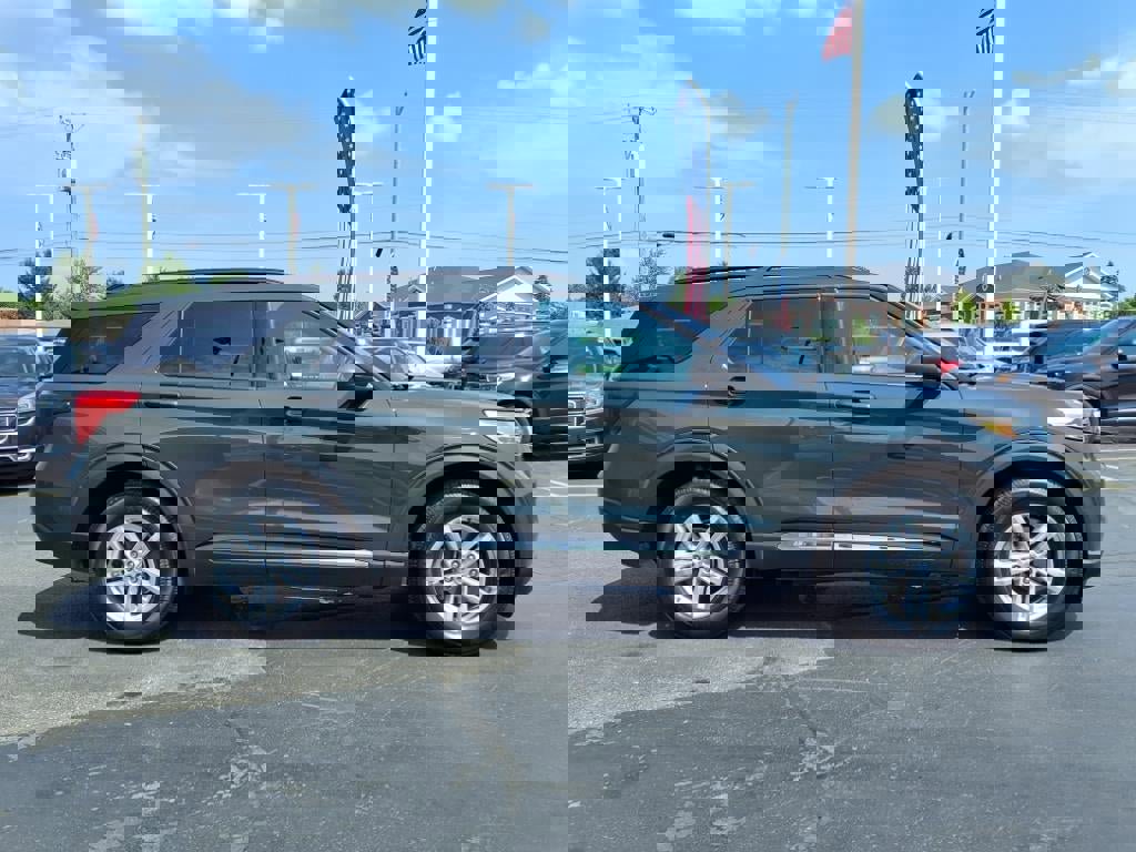 Certified 2023 Ford Explorer XLT image 4