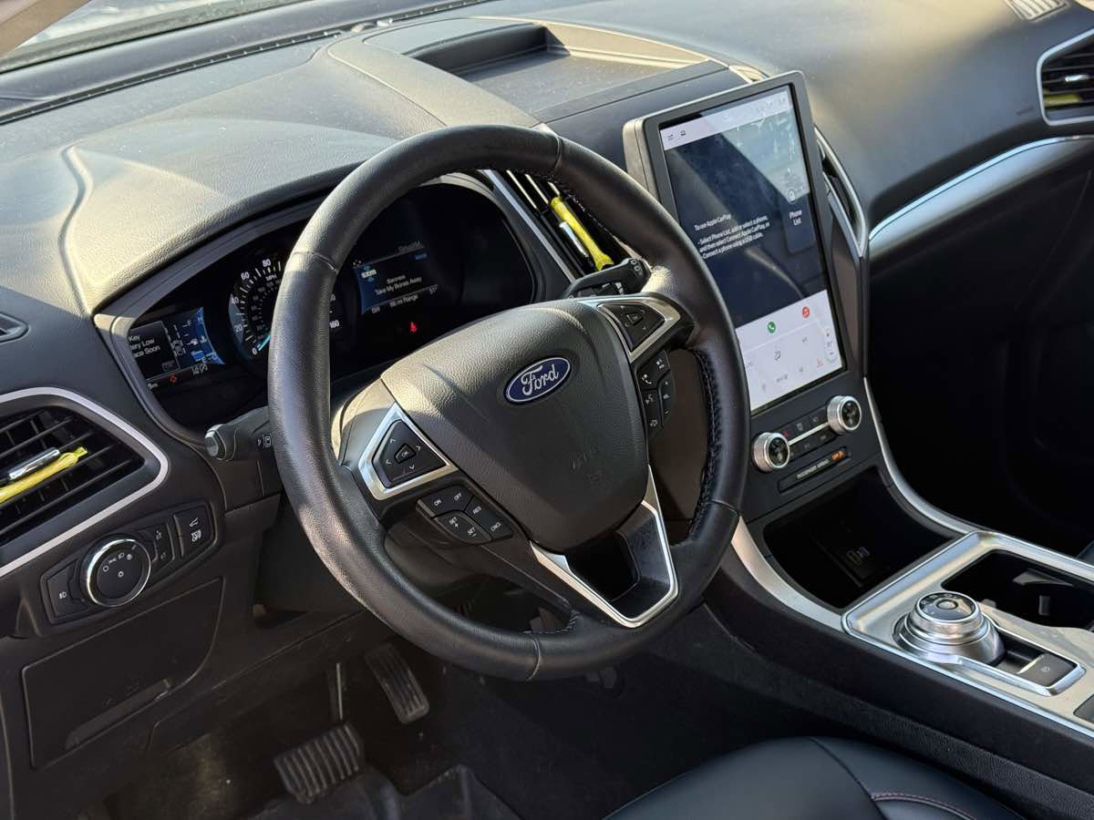 Used 2022 Ford Edge SEL w/ Sport Appearance Package image 16