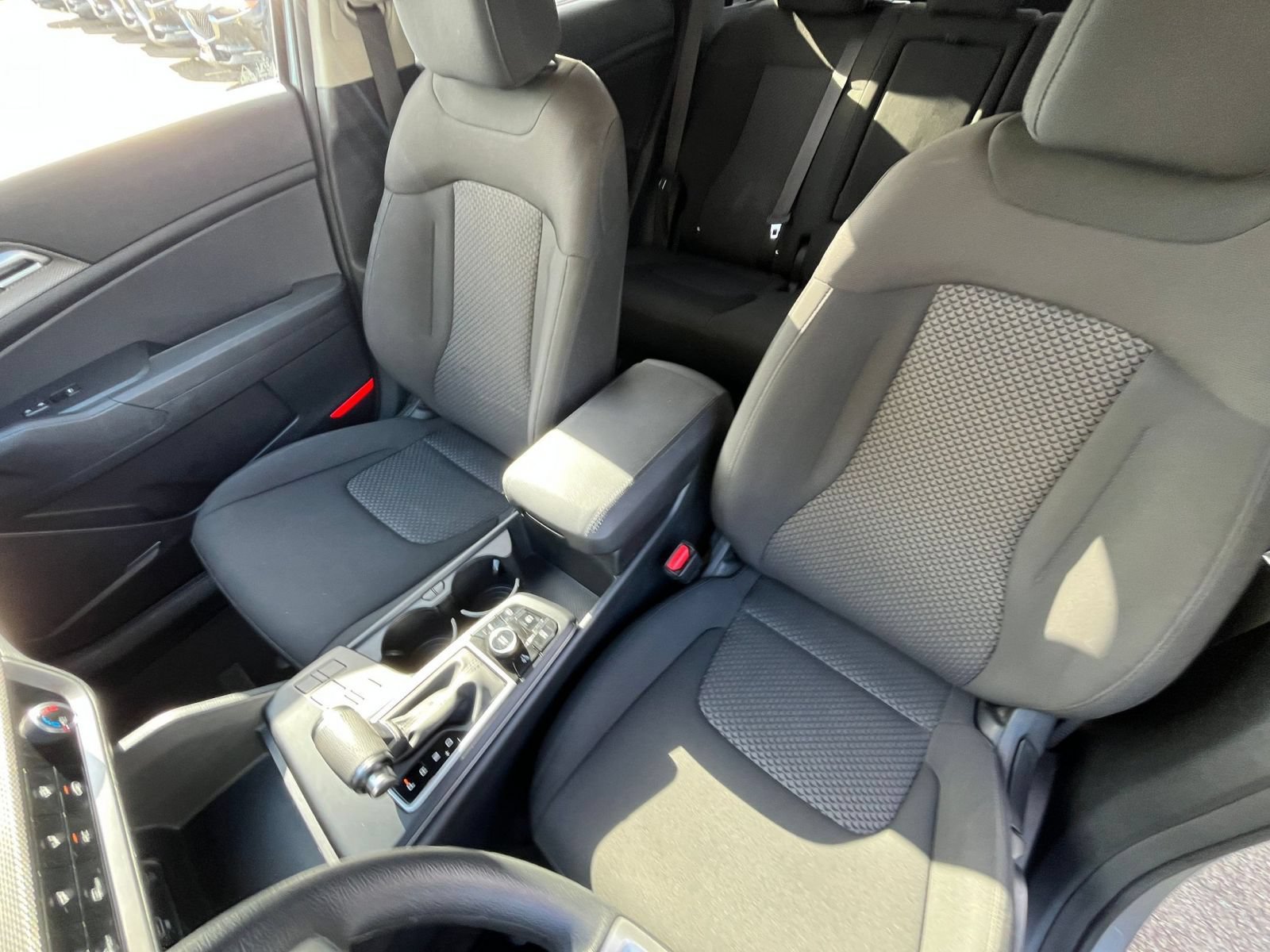 Used 2025 Kia Sportage LX FWD image 35