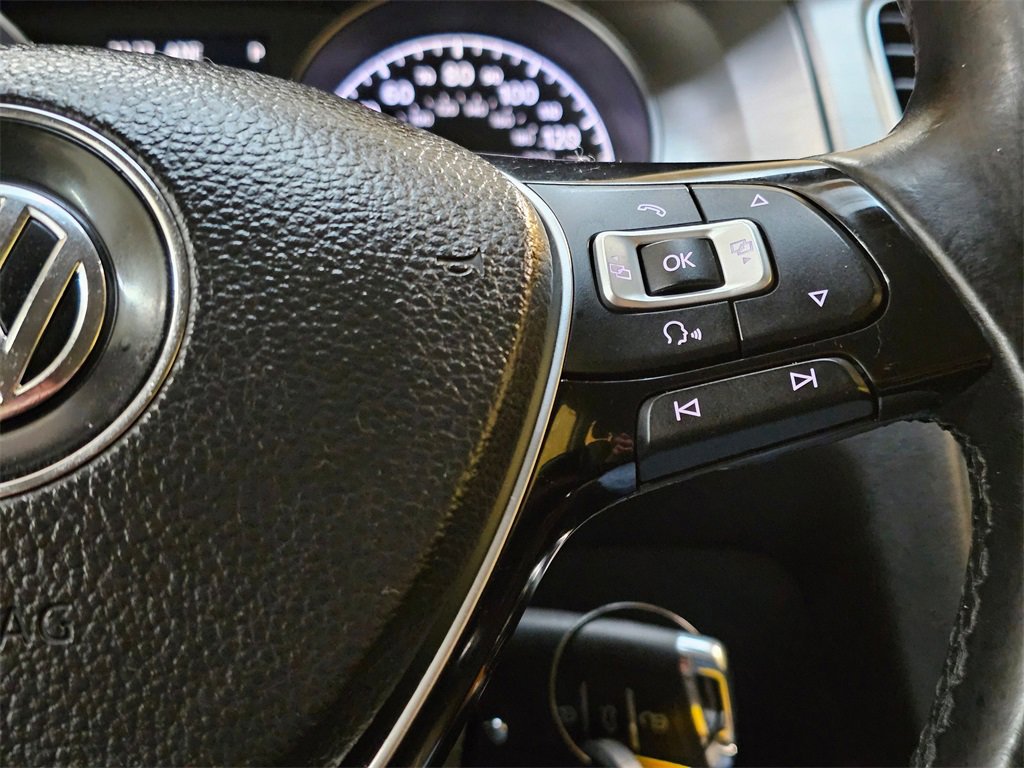 Used 2015 Volkswagen Golf SE image 25